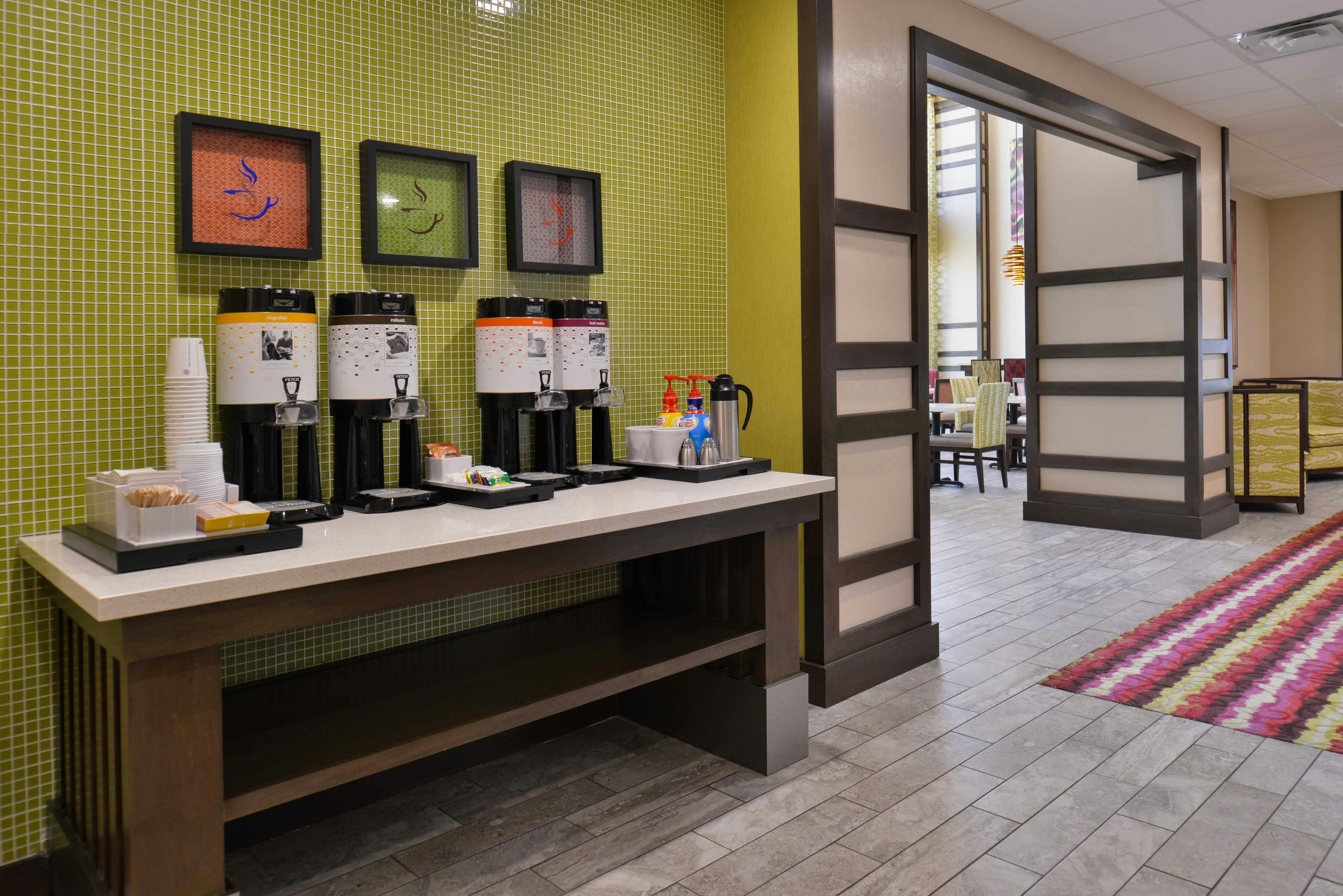 Hampton Inn Suites Dallas Market Center 15/75