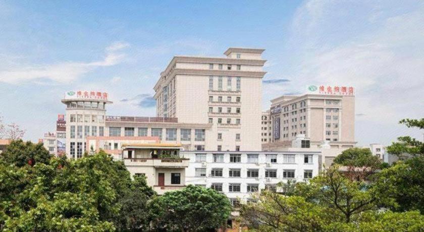 Vienna Hotel (Zhongshan Rainbow Avenue) 5/58