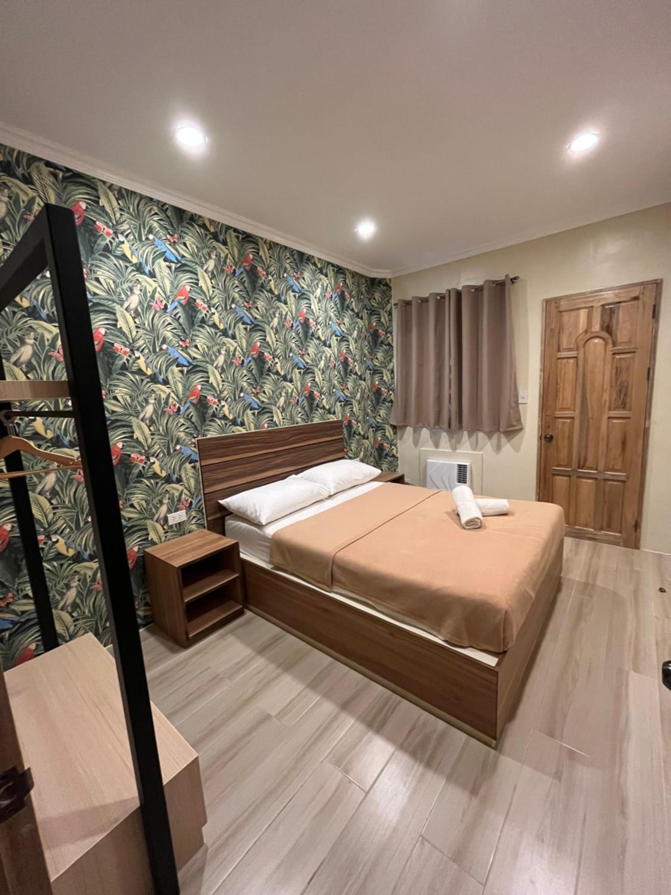 2 Bedrooms, Apartment, Queen and Twin Beds