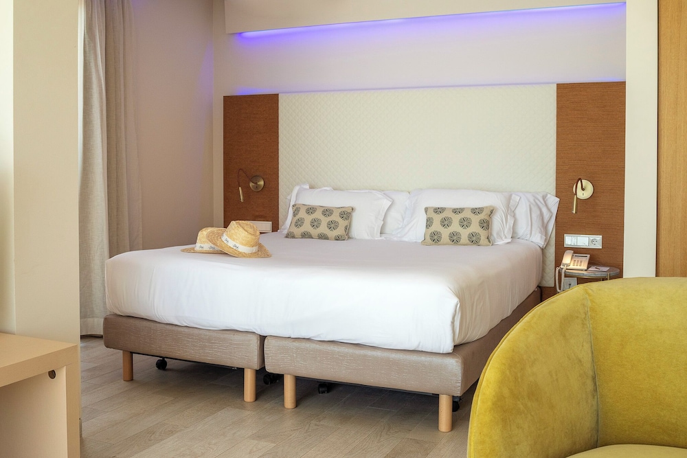Chill Out, Royal, Suite, Queen Bed, Sea View, Sofa, Terrace, Hot Tub