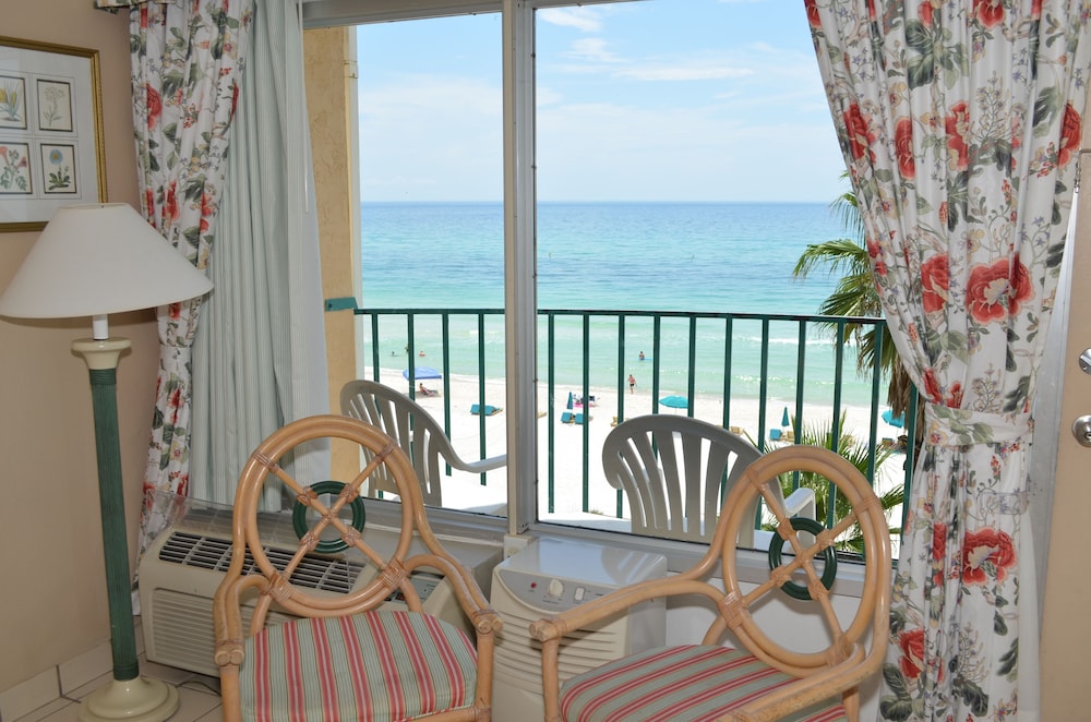 Days Inn By Wyndham Panama City Beach/Ocean Front 45/53