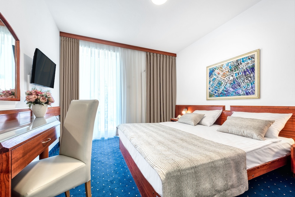 Hotel Komodor 12/63