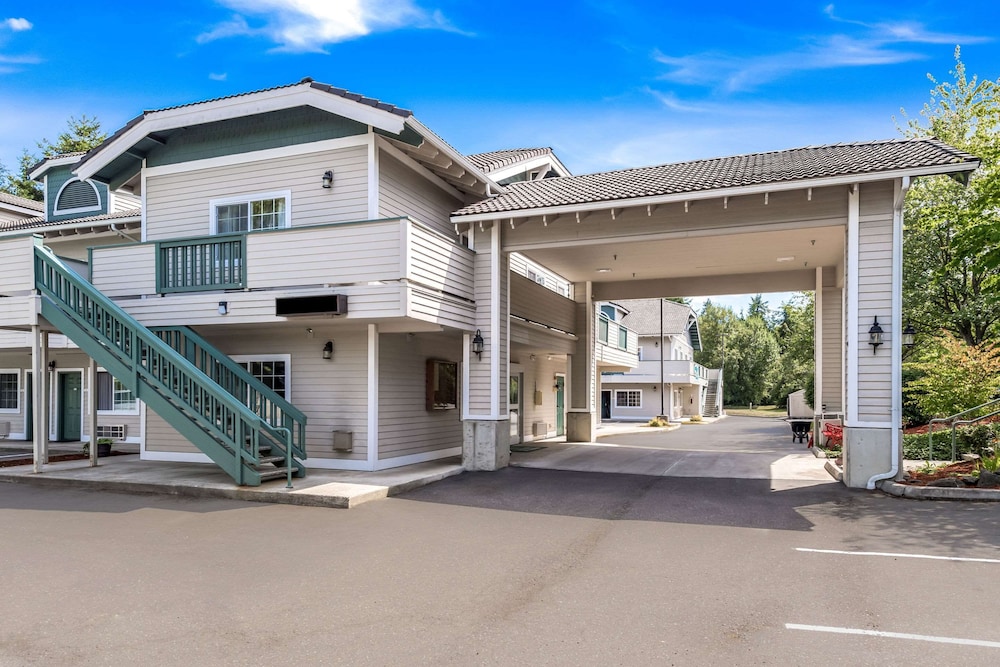 Quality Inn & Suites Bainbridge Island 50/62