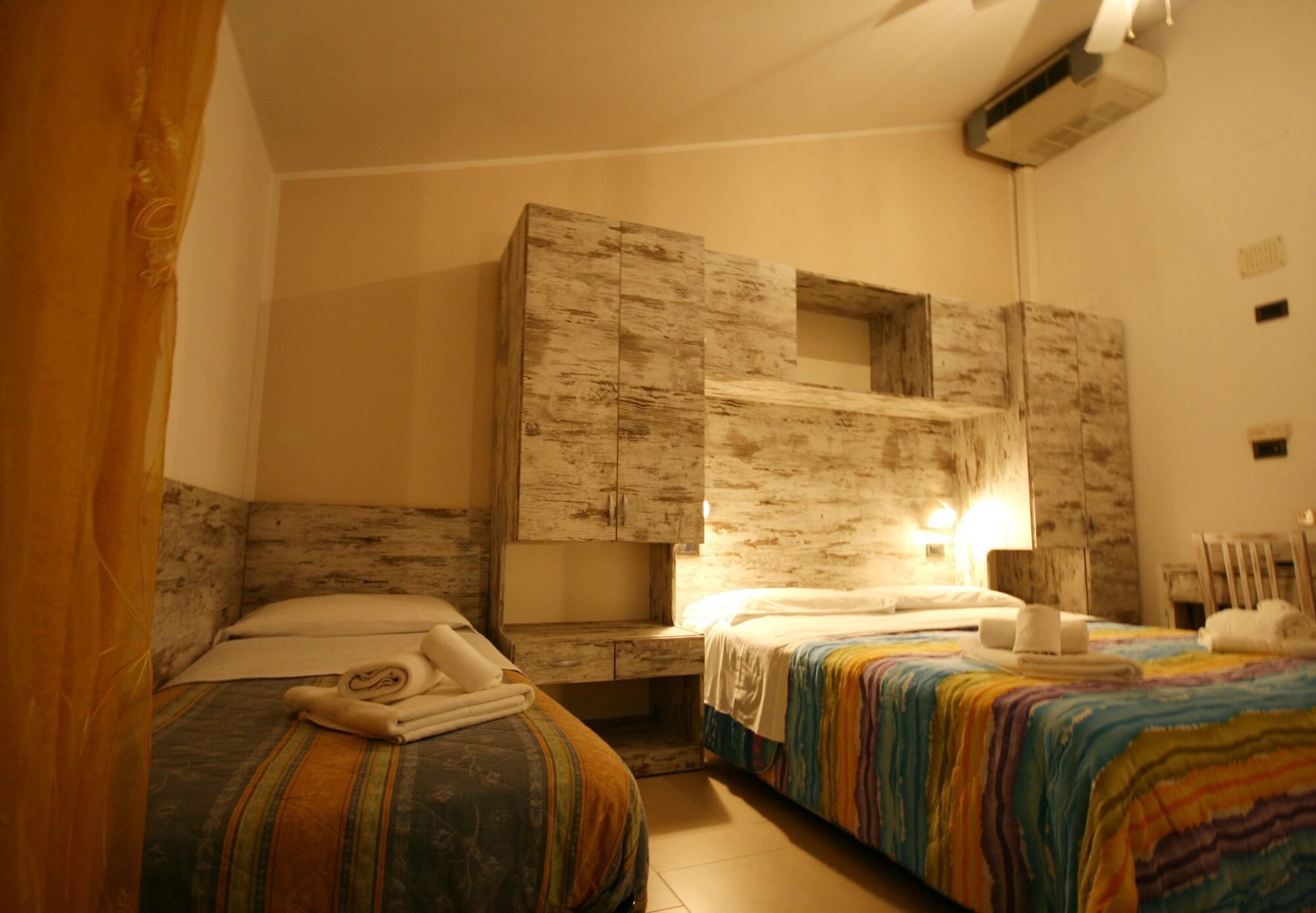 ROOM, TRIPLE