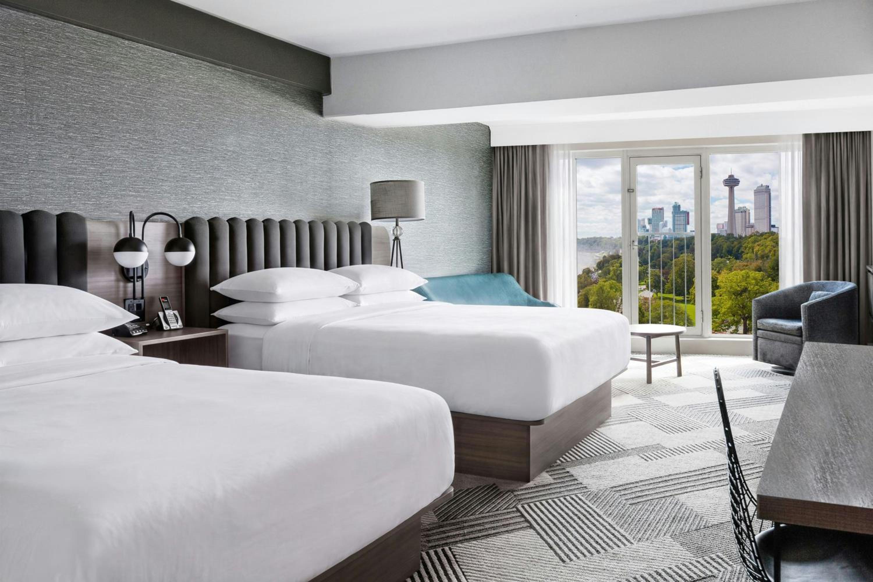 Guest Room, 2 Queen Beds, Niagara Park View