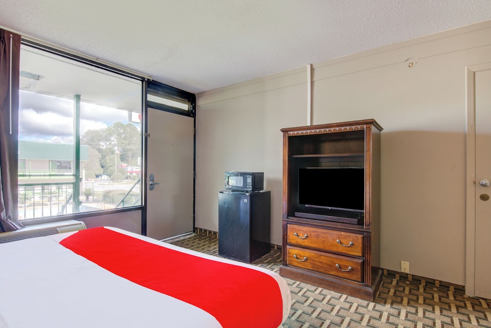 Room at Rise Inn by OYO GA US-441, DOUGLAS - GA