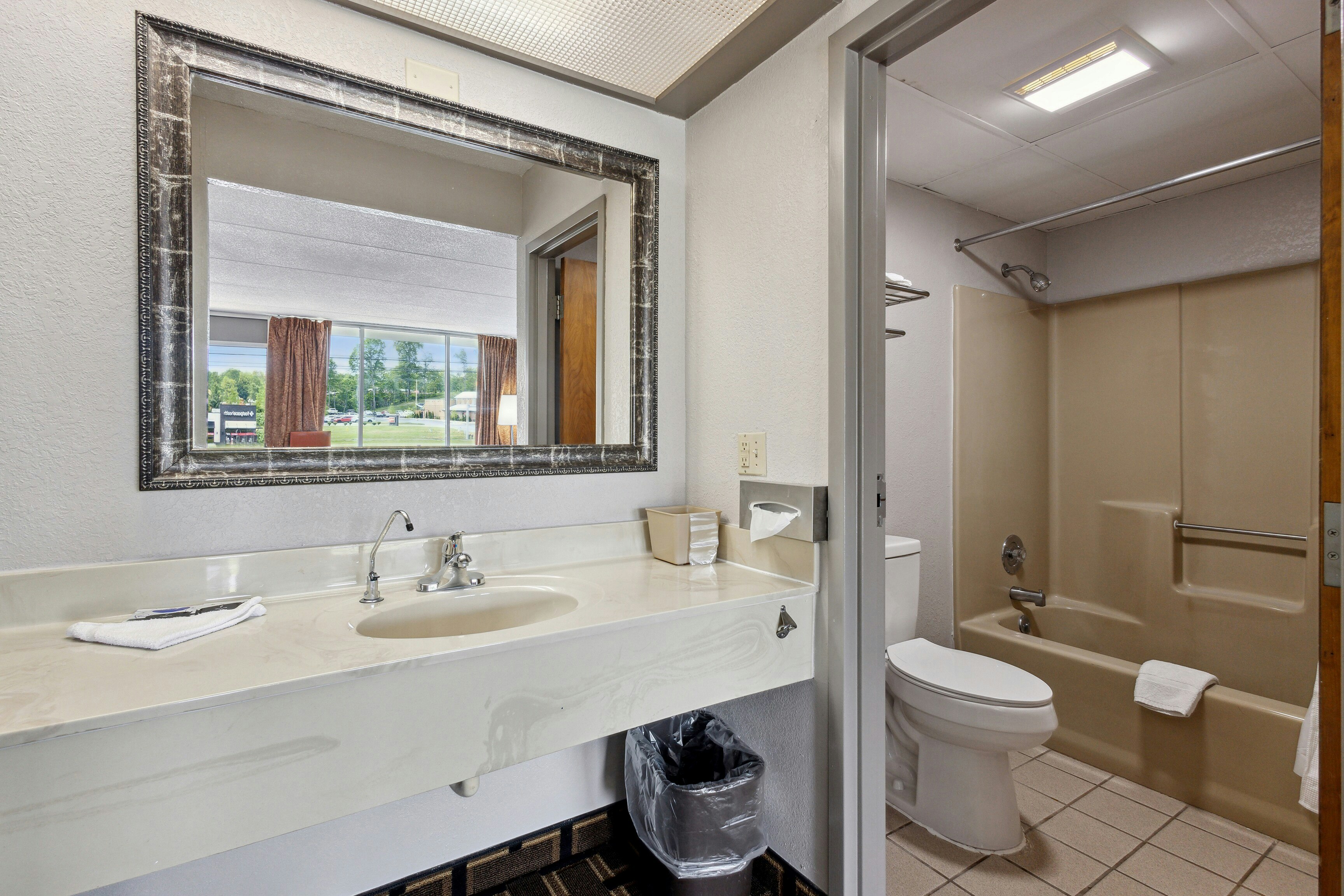 Relax inn by OYO Greeneville Near Hwy US-321 35/40