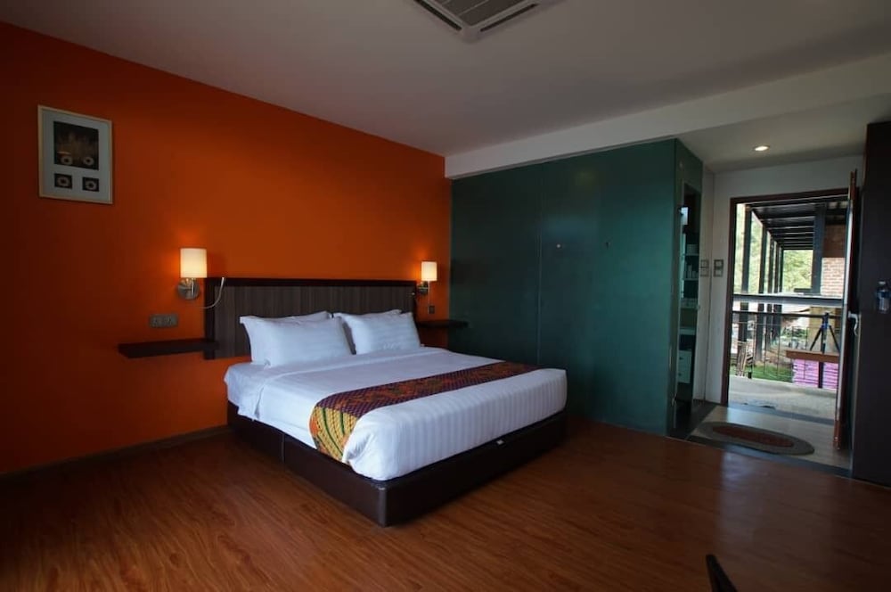 DELUXE, DOUBLE BED