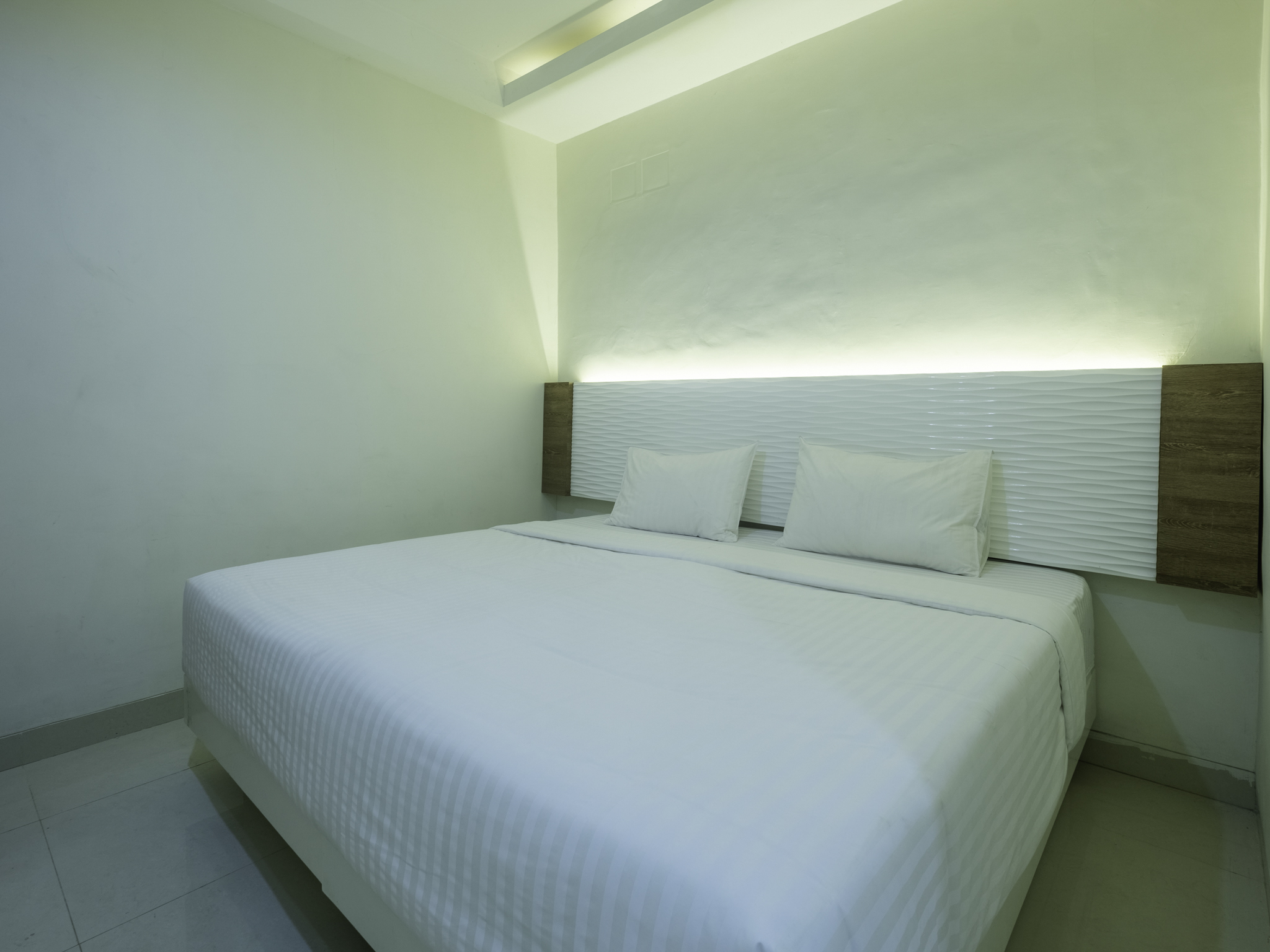 Capital O 1044 Diemdi Hotel 13/40