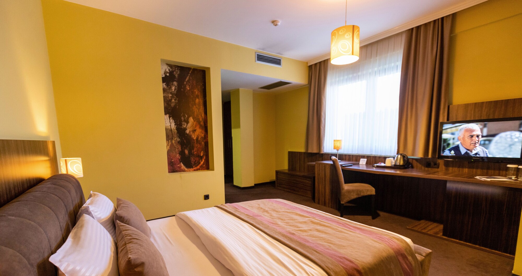 1 BEDROOM, JUNIOR SUITE, CITY VIEW