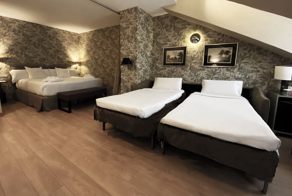 Room, Quadruple, Double Bed, 2 Sofa