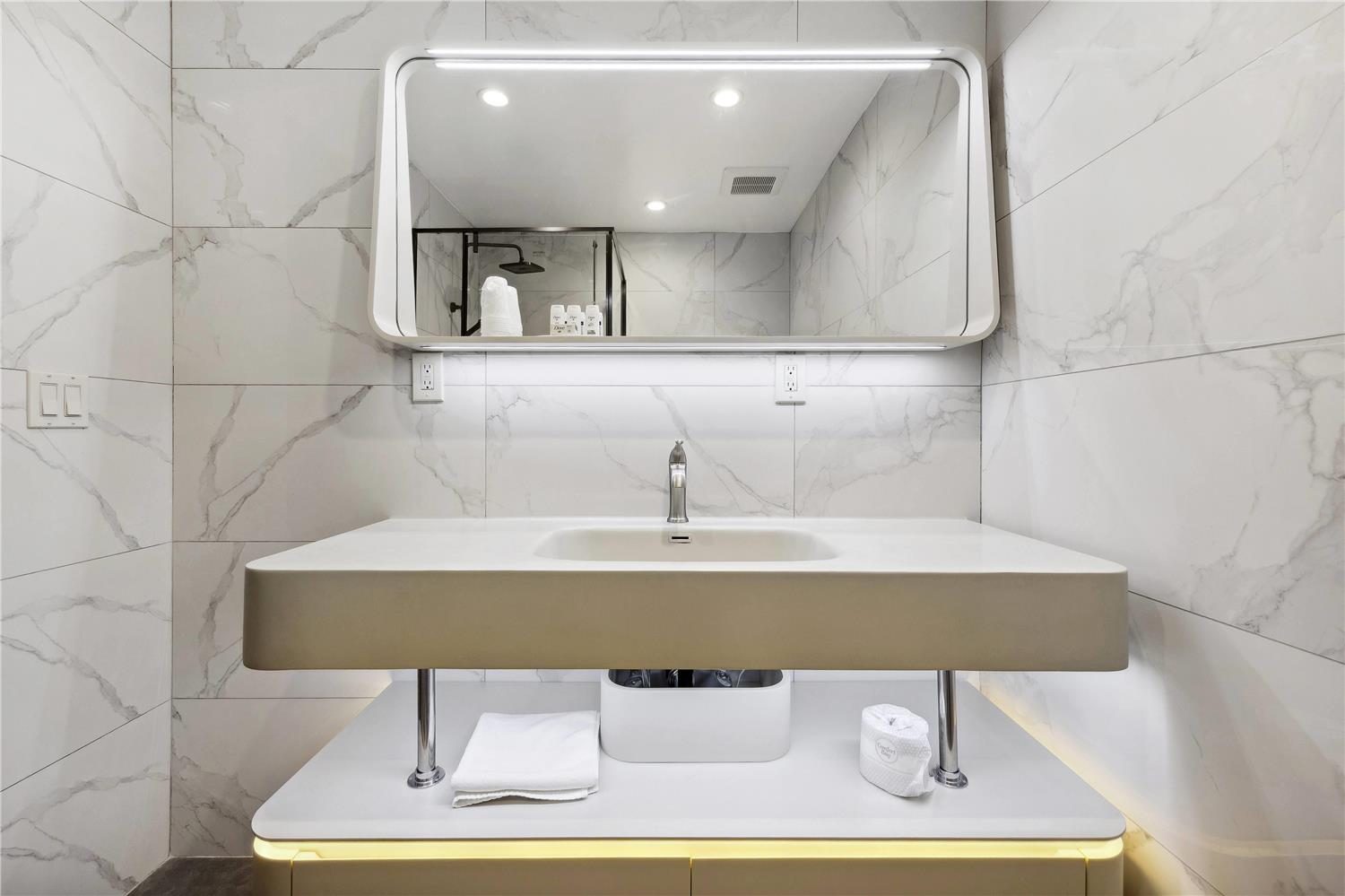 Ramada by Wyndham Flushing Queens 33/35