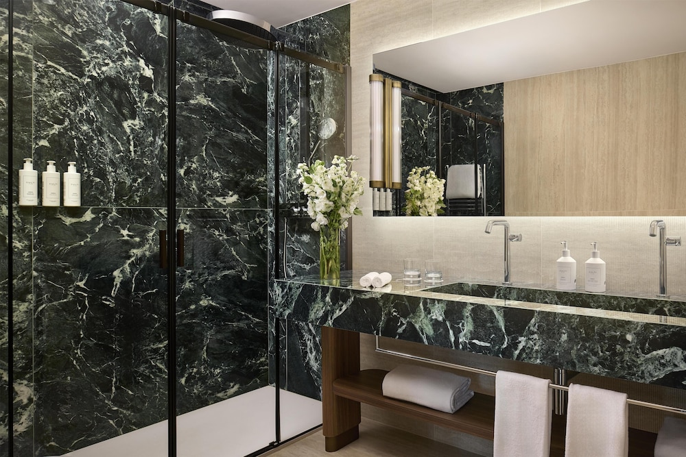 جناح عائلي بسرير كينج مع أريكة، Tivoli Milano President 8/8