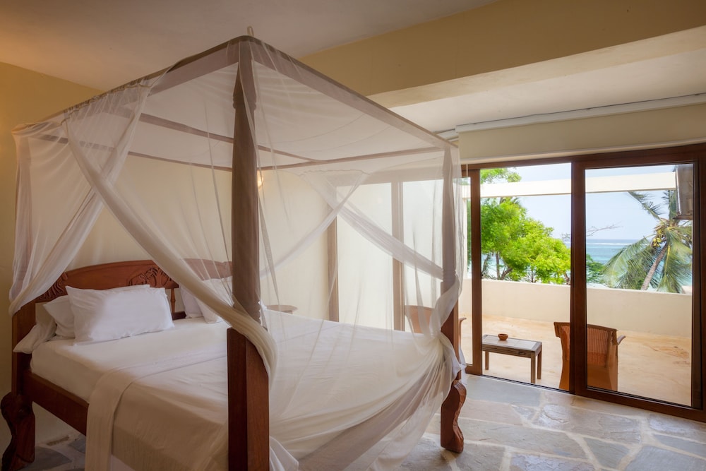 Blue Marlin Beach Hotel 8/50
