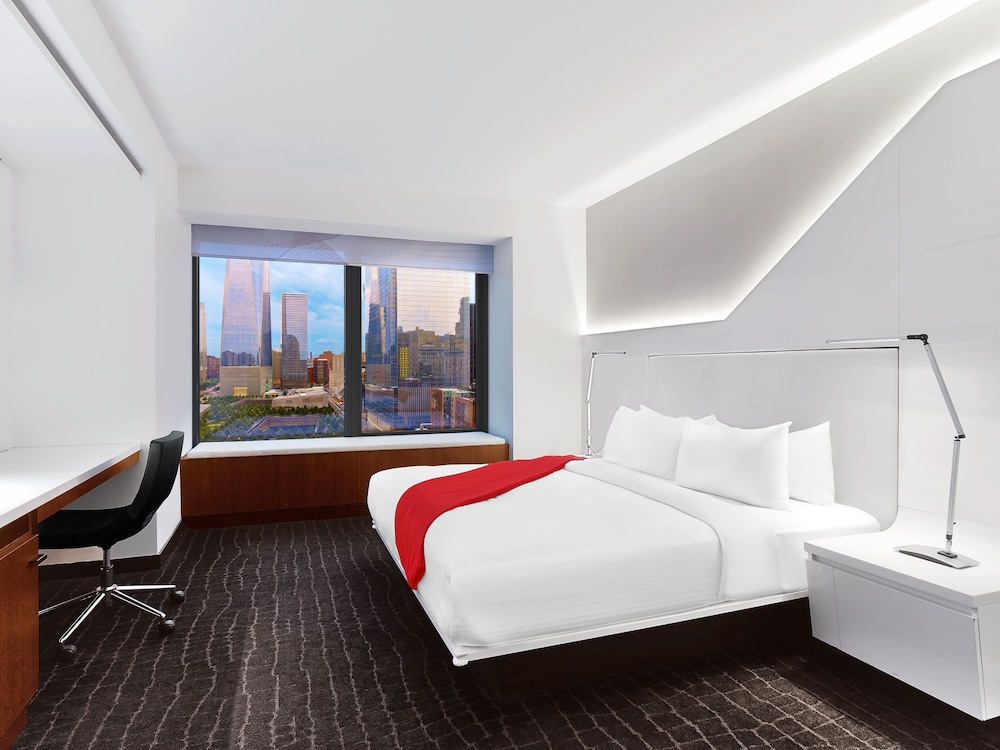 DELUXE, KING BED