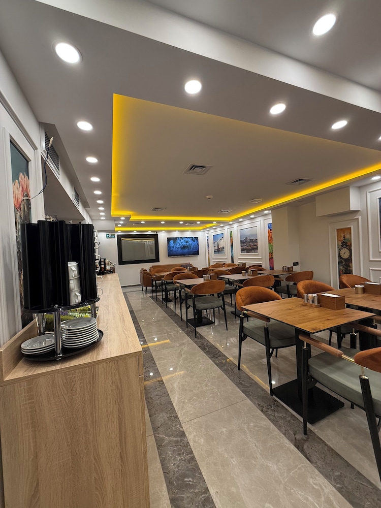 City Hotel 30/34