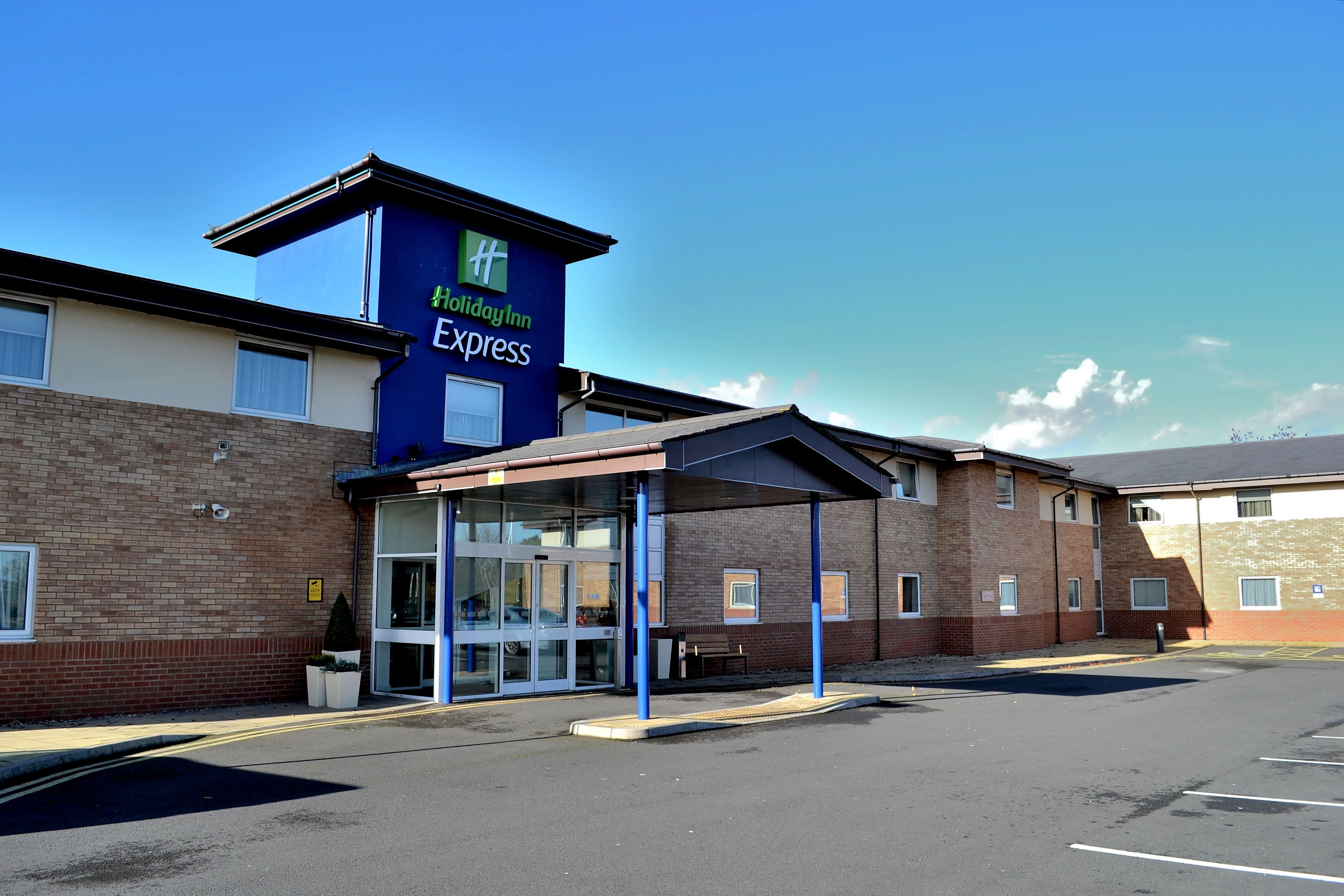 HOLIDAY INN EXPRESS SHREWSBURY 33/40