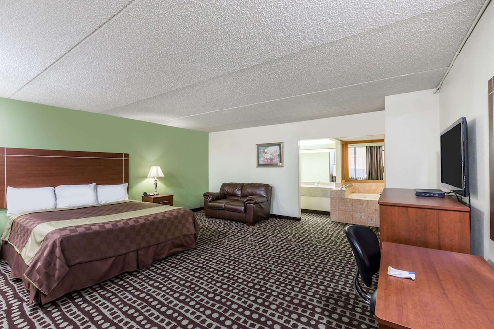 Days Inn by Wyndham Midland 12/25