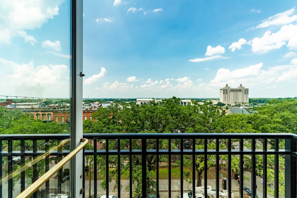 Holiday Inn Express Savannah Historic District 32/74