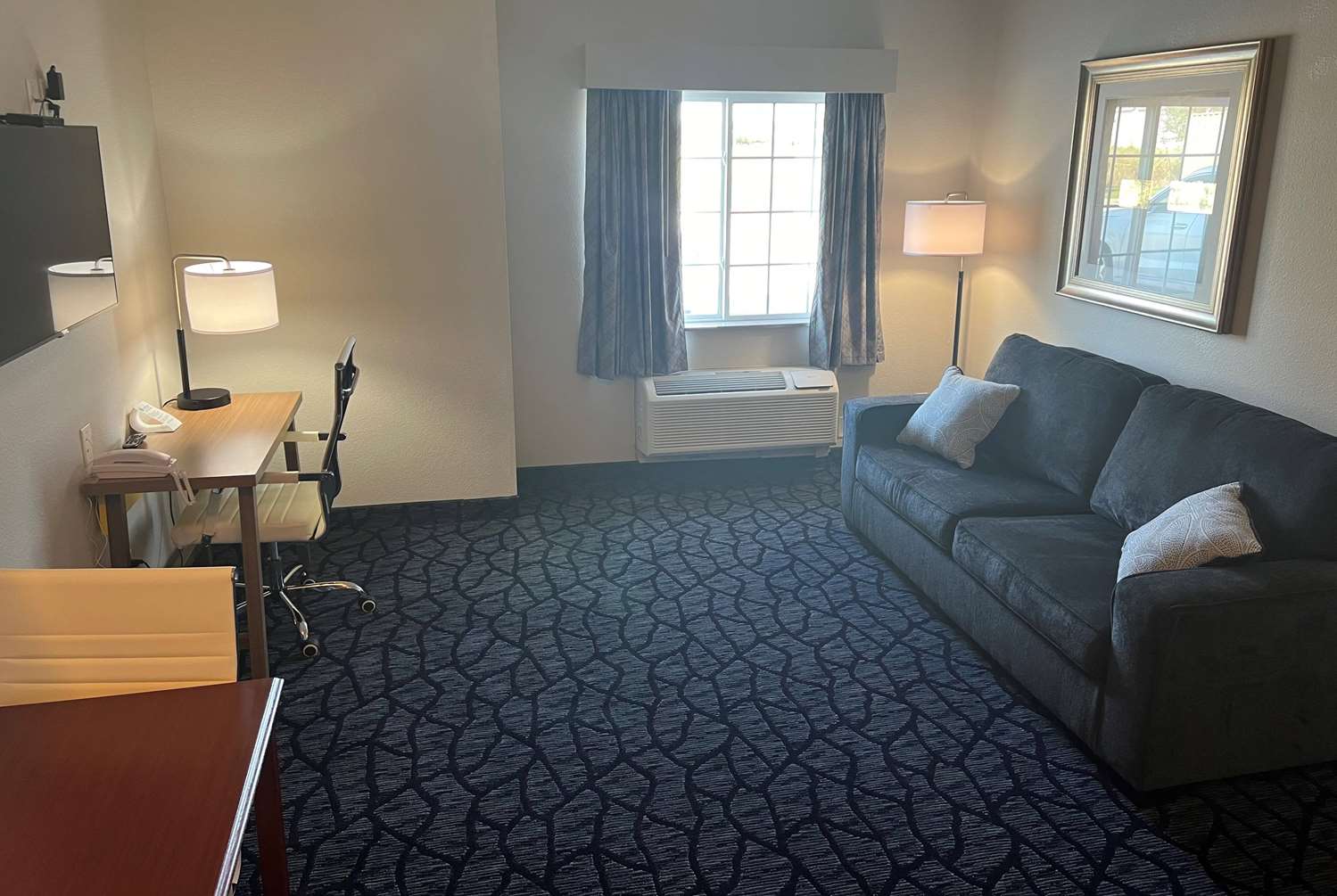 Days Inn & Suites by Wyndham Columbus NE 10/20