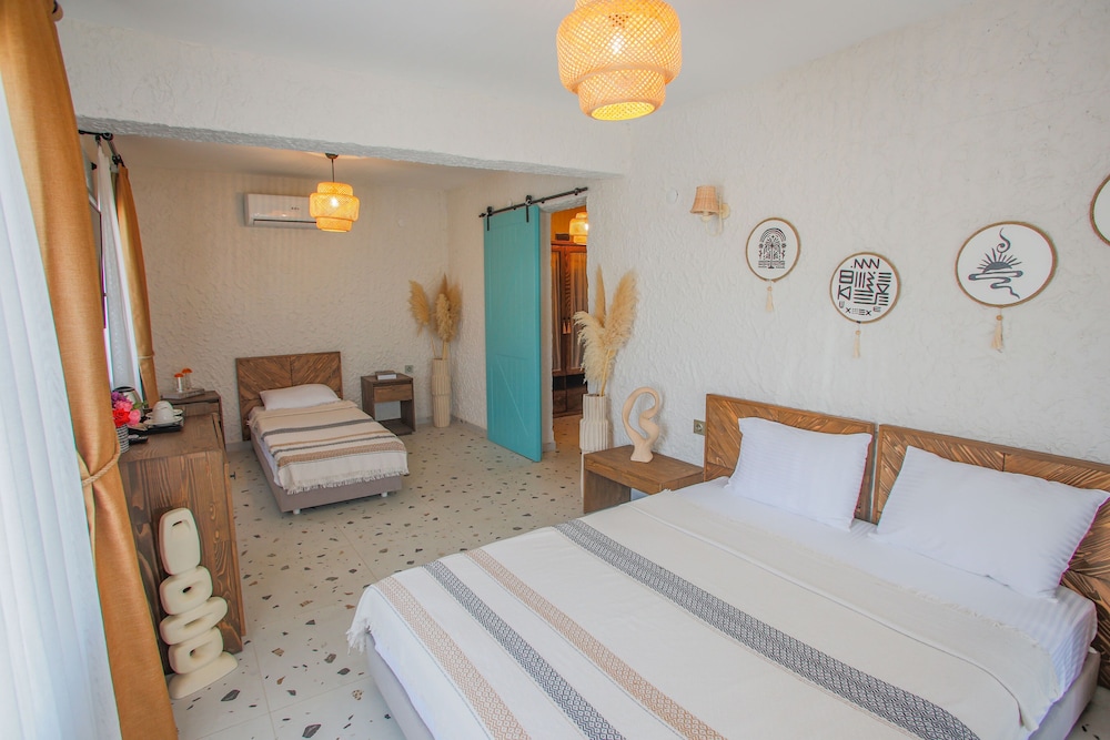 Glenn Hotel Beach 15/50