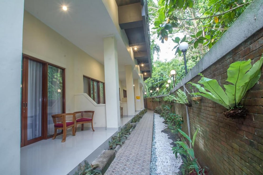 Adi Jaya Cottages 47/50