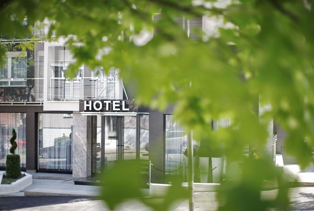 NOVA CITY HOTEL SIGNATURE COLLECTION 48/50