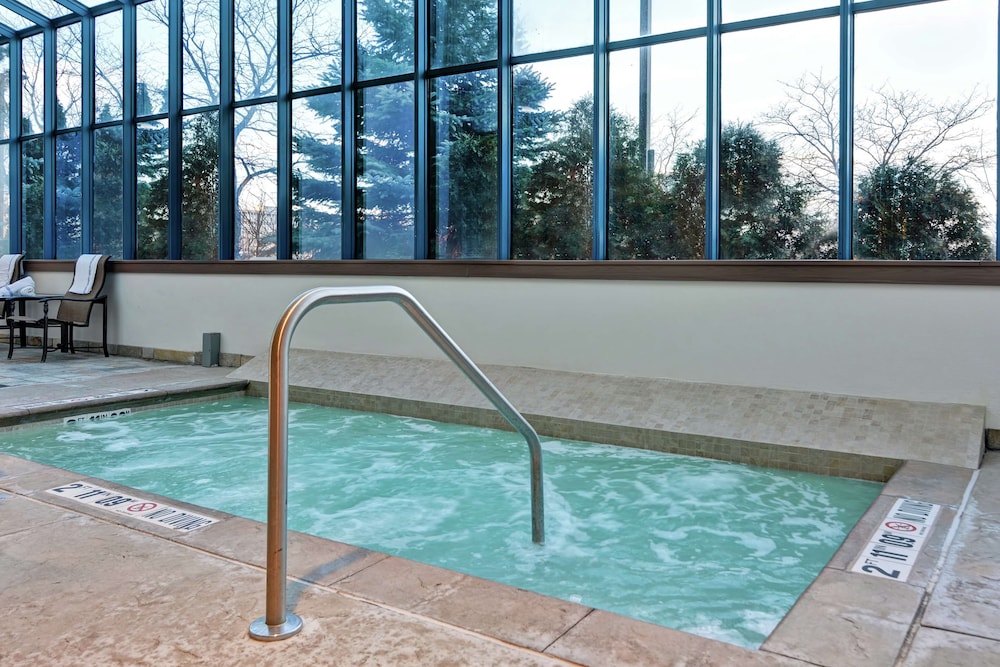 Embassy Suites by Hilton Minneapolis Airport 23/57