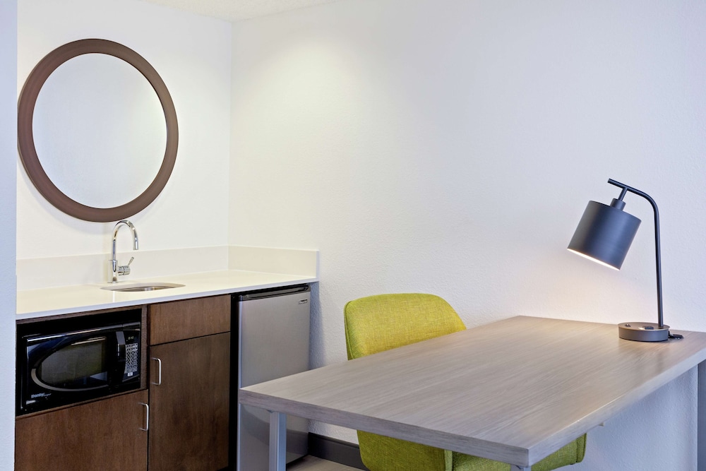 Hampton Inn And Suites Orlando International Drive North Fl 48/52