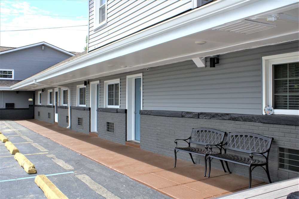 Campbell Apos S Motel 4/67