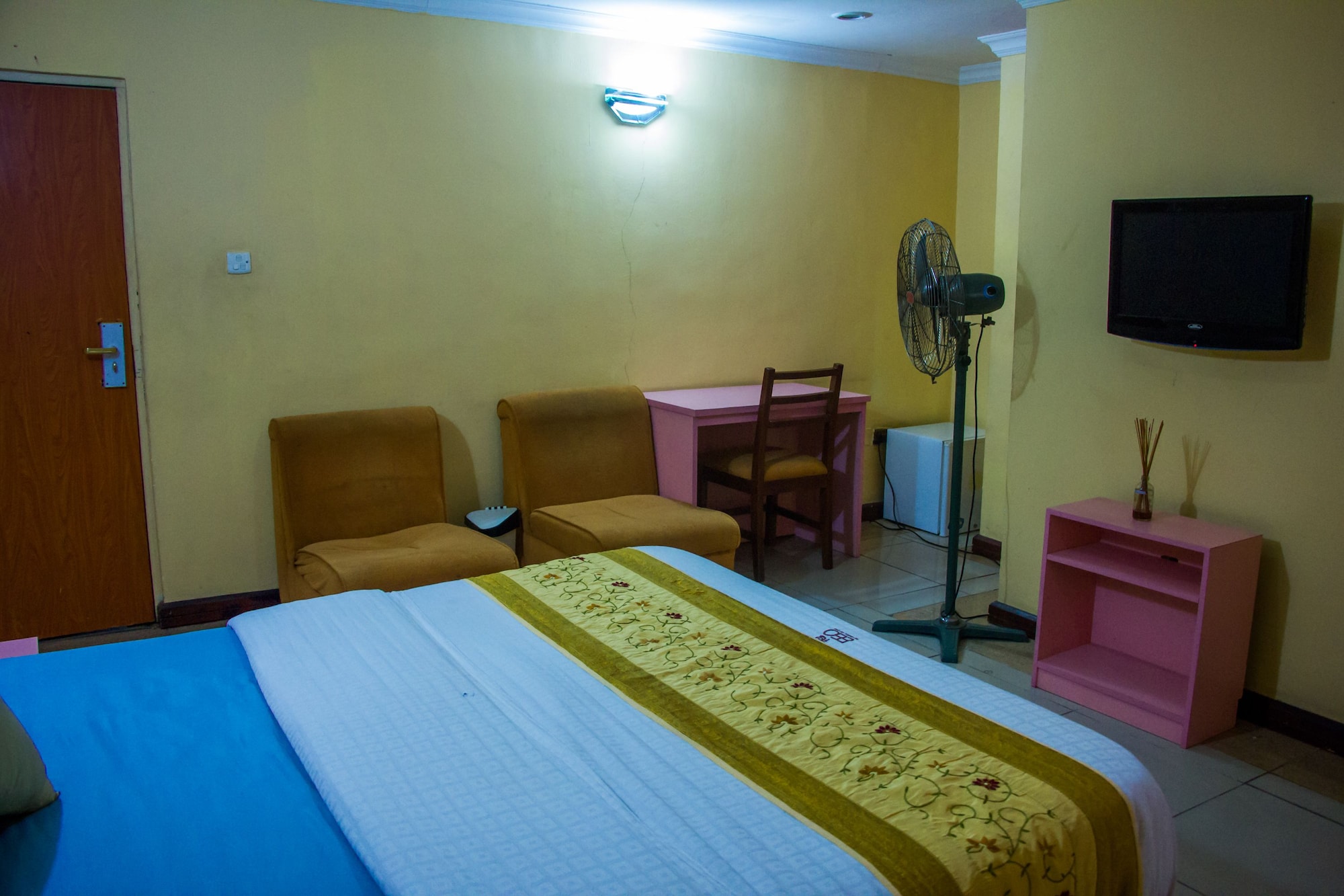DELUXE, QUEEN BED