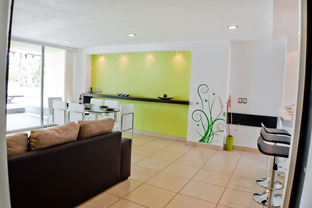 Ramada by Wyndham Acapulco Hotel and Suites 8/61