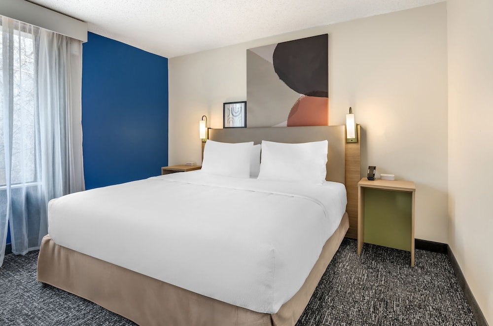 ROOM, KING BED