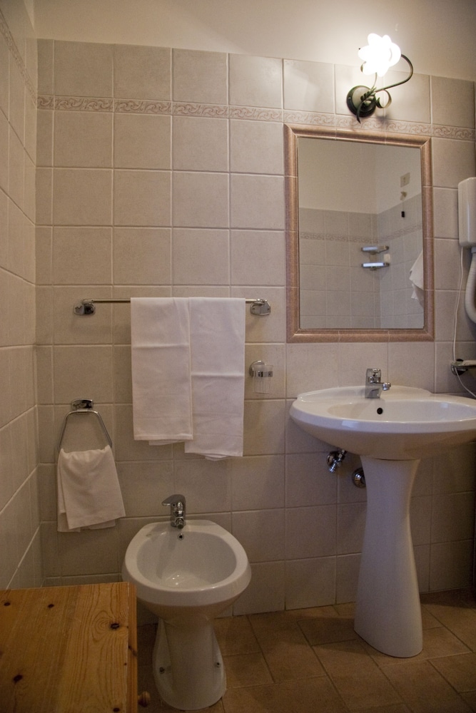 LH Albergo Il Paradiso 35/38
