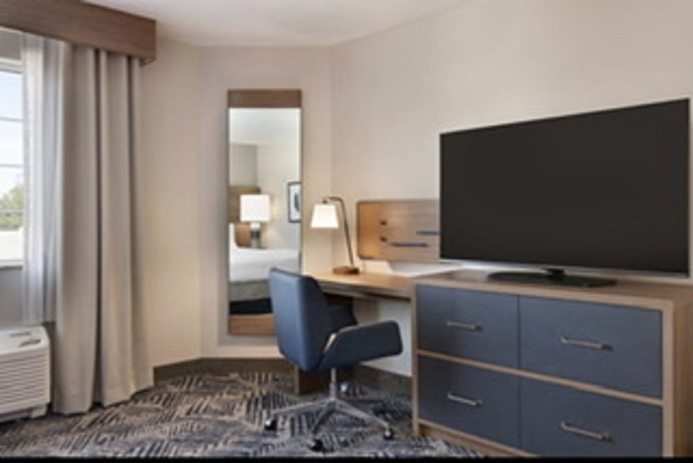 Candlewood Suites Mount Pleasant 53/67