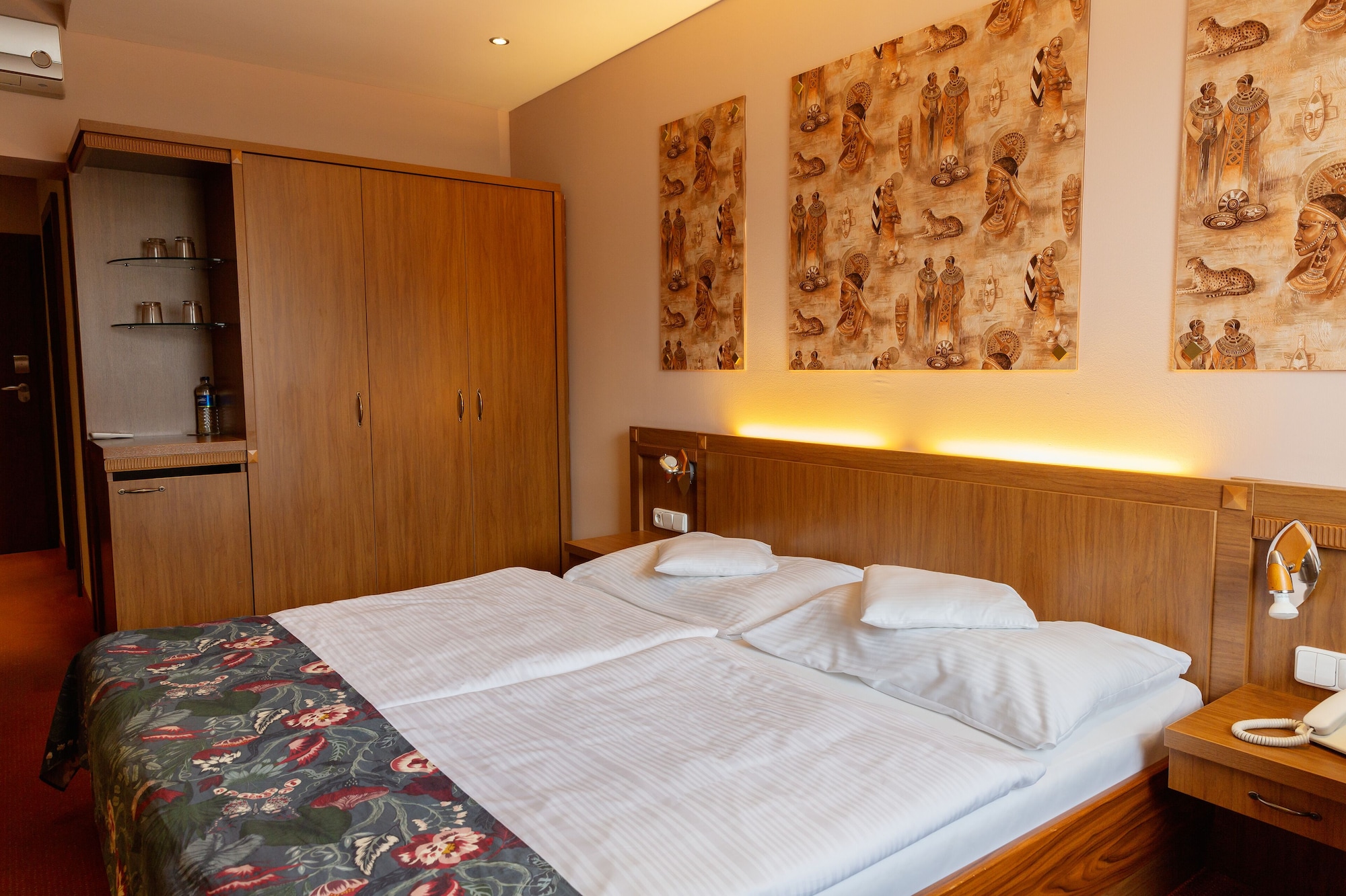 COMFORT, KING BED