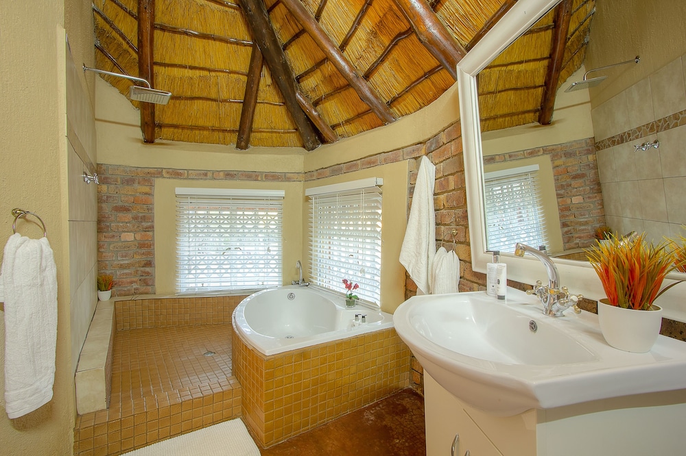 Imbube Safari Lodge 50/50