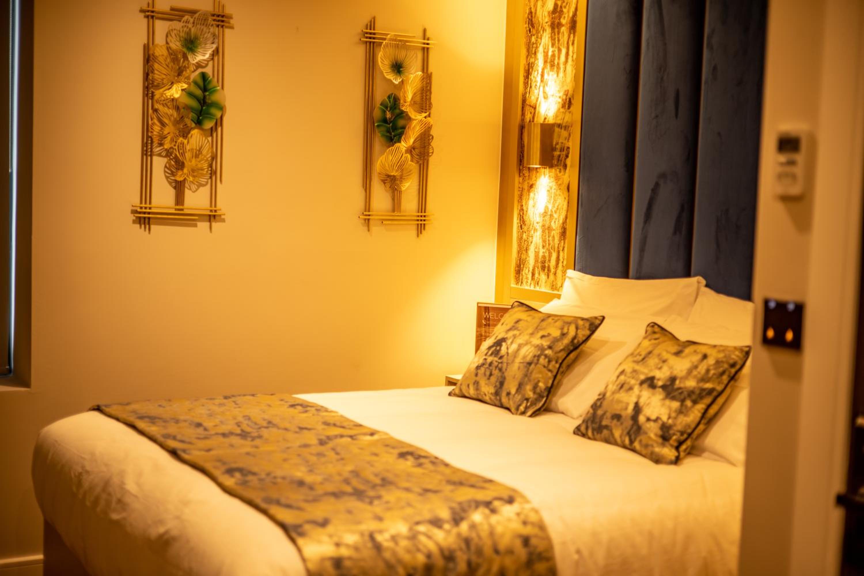 Hotel Holloway 2/14