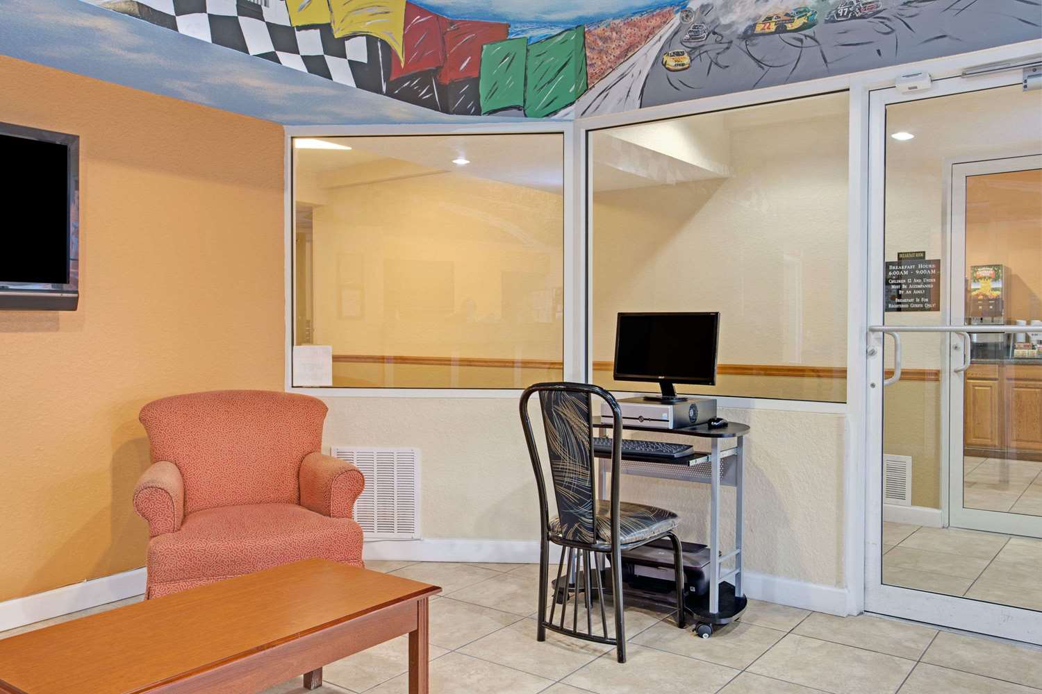 Super 8 by Wyndham Daytona Beach 5/10