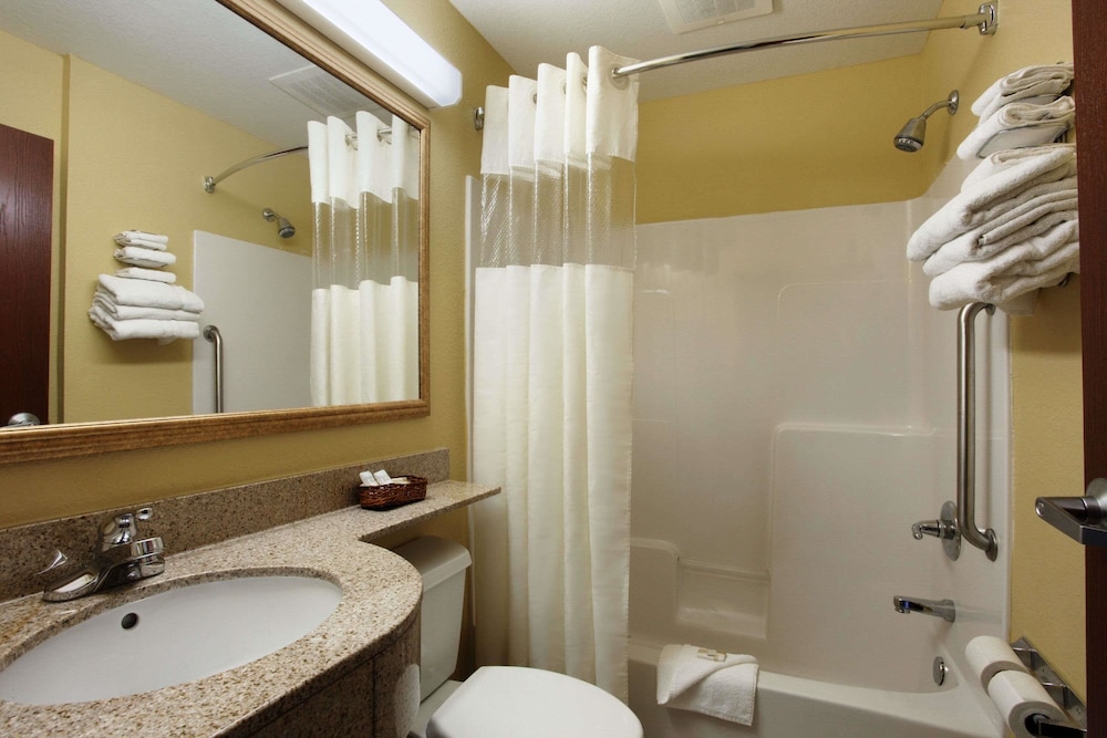Microtel Inn & Suites by Wyndham Panama City 14/43