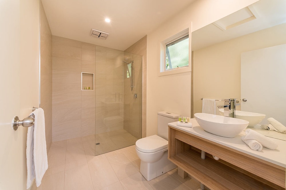 Boathouse Resort Studios & Suites 12/69
