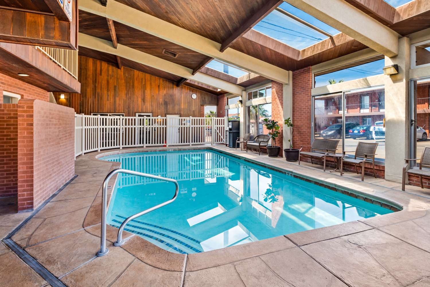 Best Western Coral Hills 4/12