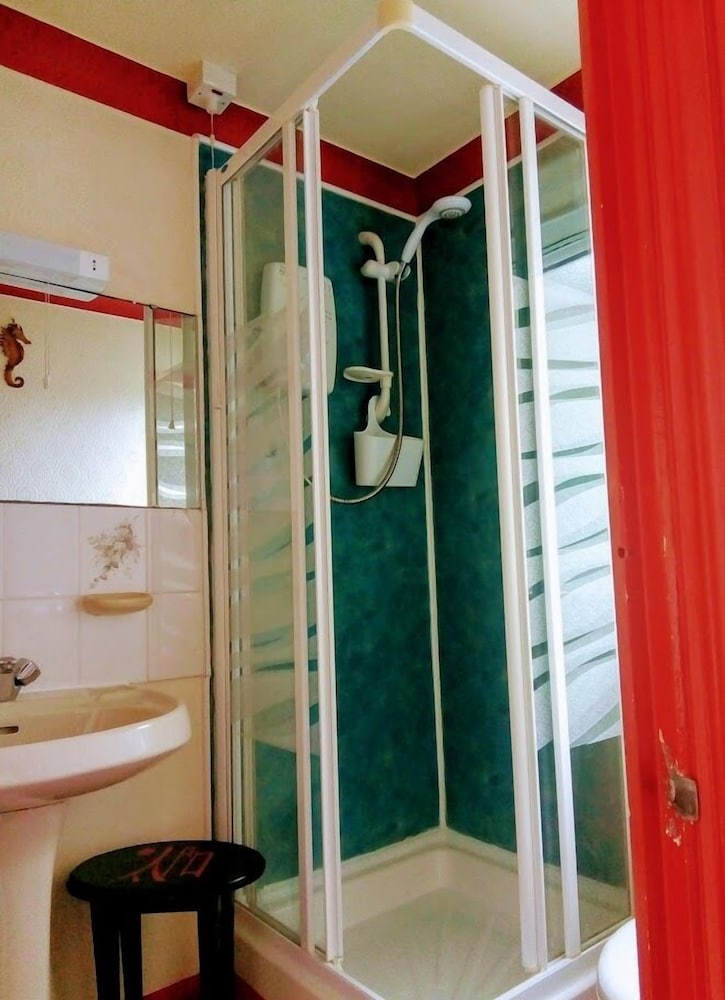 Gallen-Treath Guest House 47/49