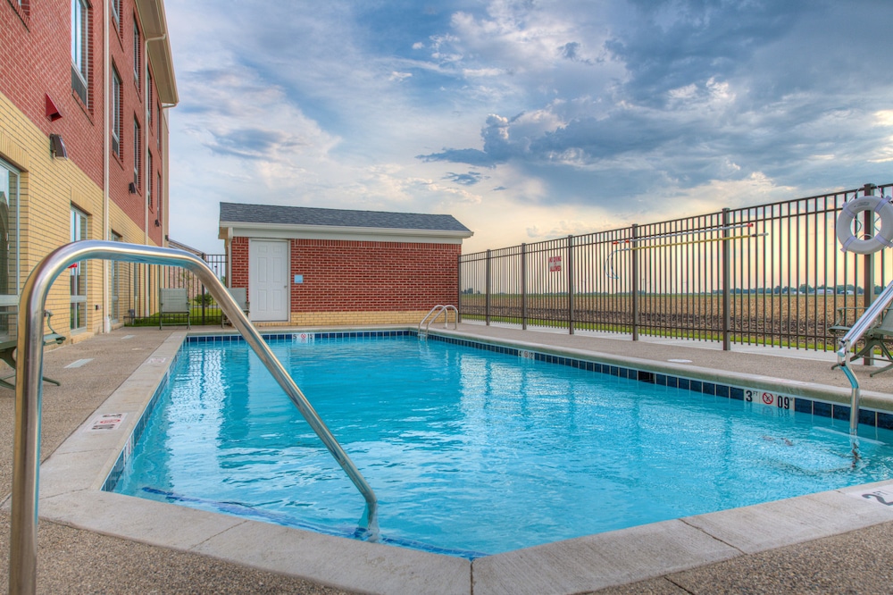 Holiday Inn Express & Suites Remington 5/49