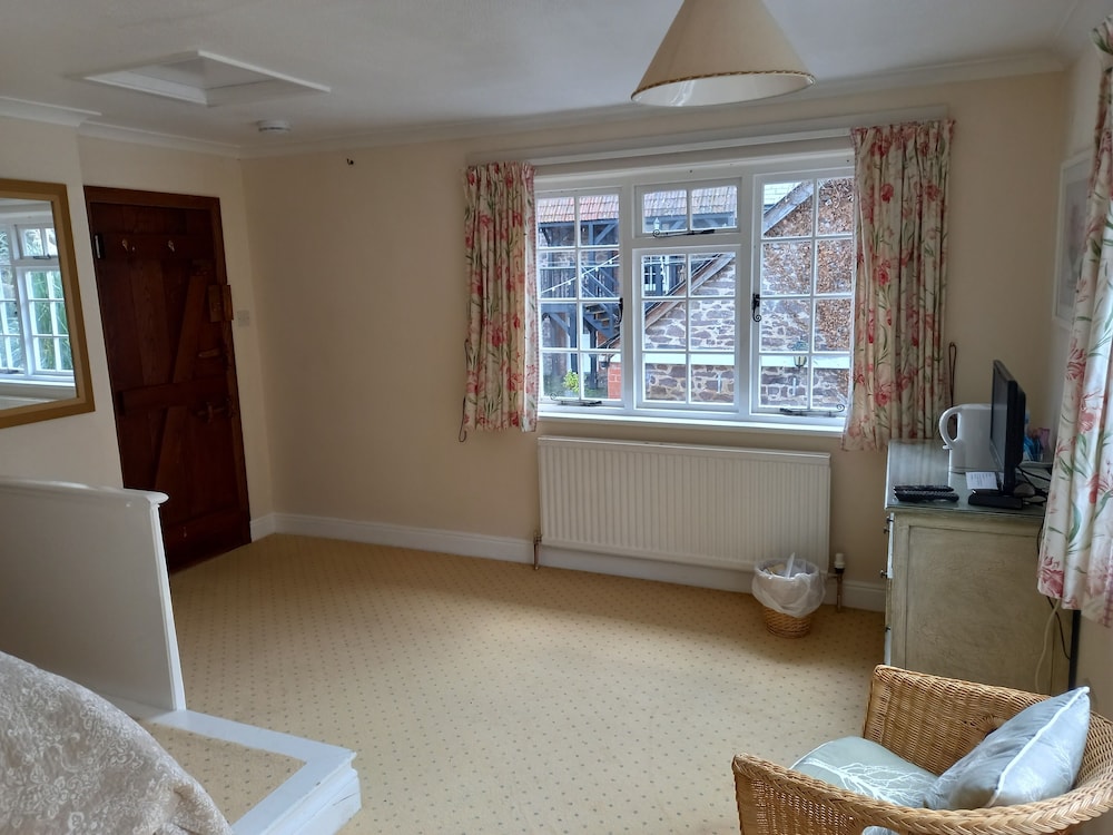 Bickleigh Castle Hotel - Castle 44/64