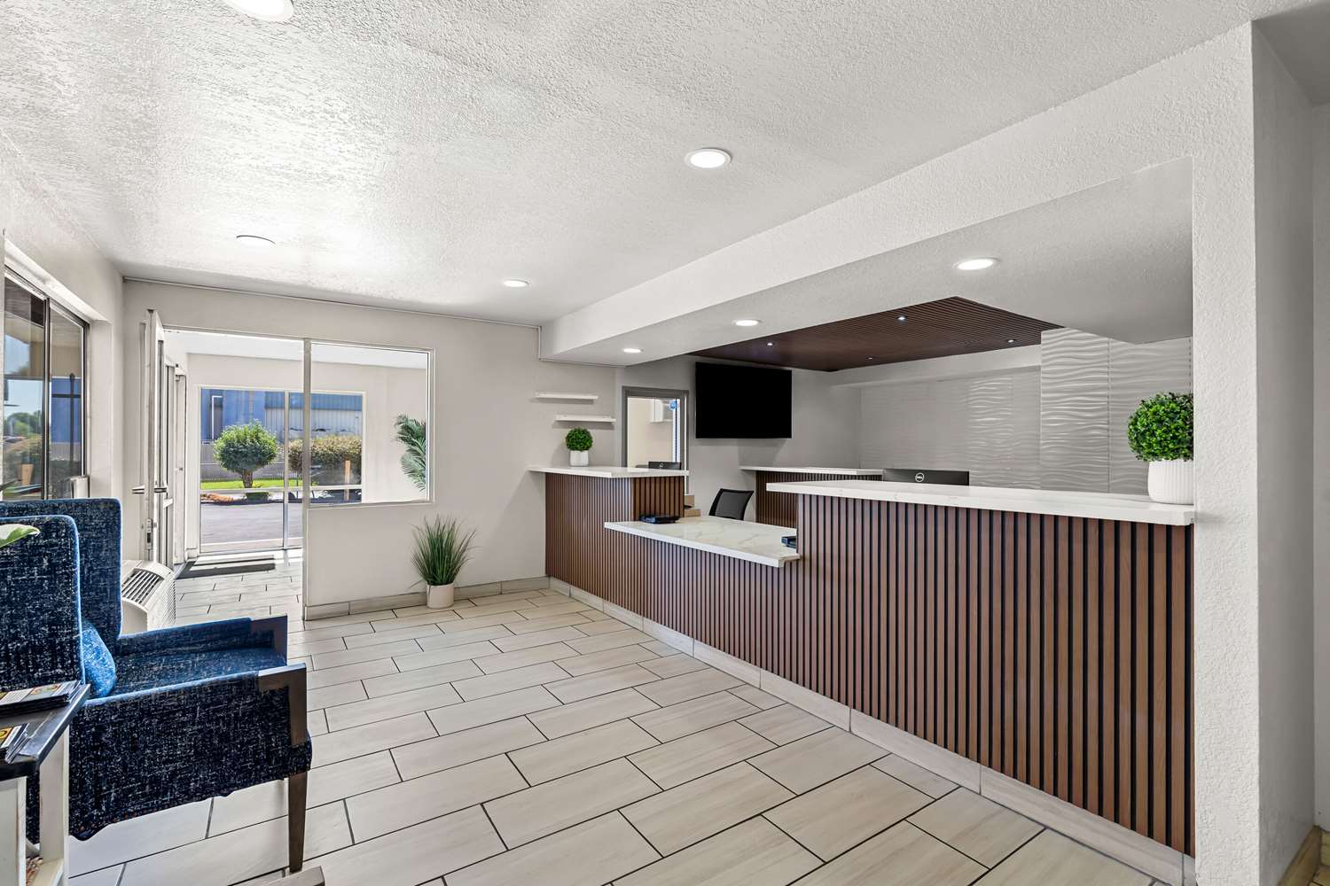 Econo Lodge Stockton near I-5 Fairgrounds 7/21