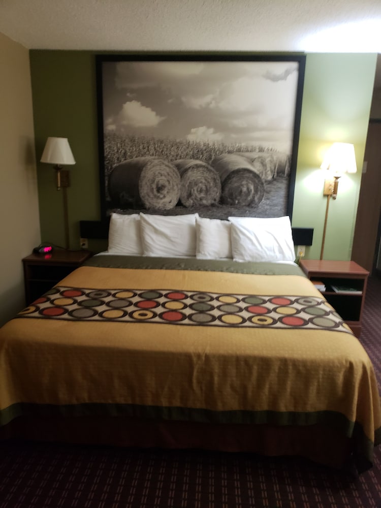 Super 8 by Wyndham Valentine NE 26/63