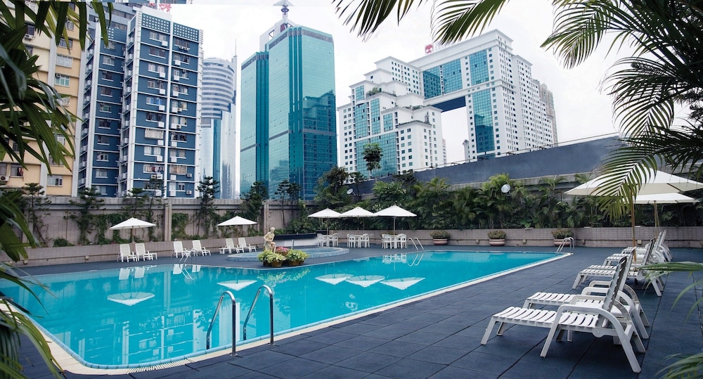 Century Plaza 4/48