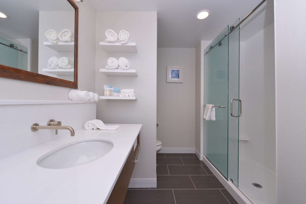 Hampton Inn & Suites Cincinnati-Mason 8/31