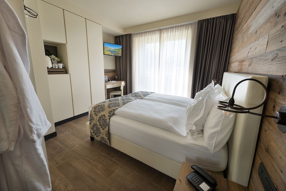COMFORT, DOUBLE BED